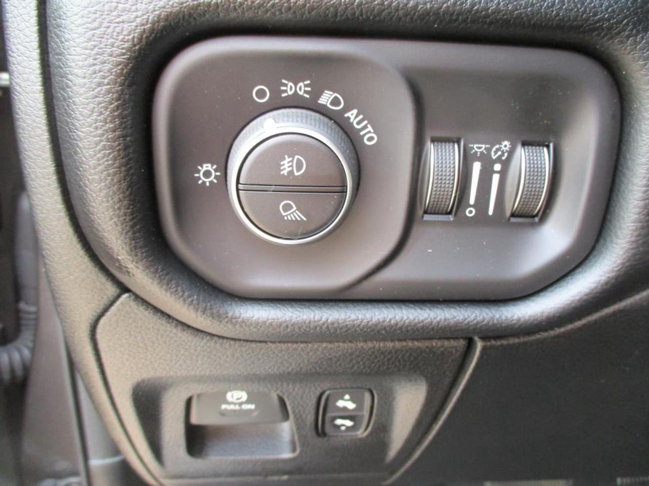 2020 RAM 1500 LARAMIE CREW CAB 4X4 - Photo #10