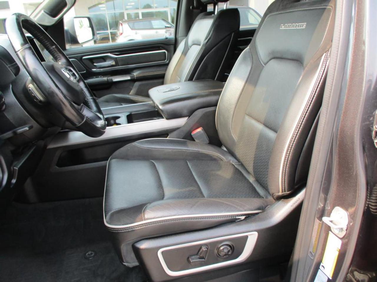 2020 RAM 1500 LARAMIE CREW CAB 4X4 - Photo #11