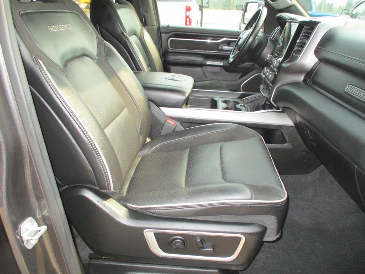 2020 RAM 1500 LARAMIE CREW CAB 4X4 - Photo #12
