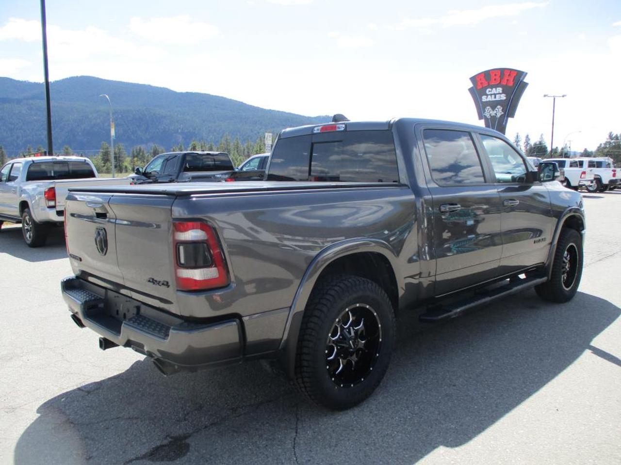 2020 RAM 1500 LARAMIE CREW CAB 4X4 - Photo #5