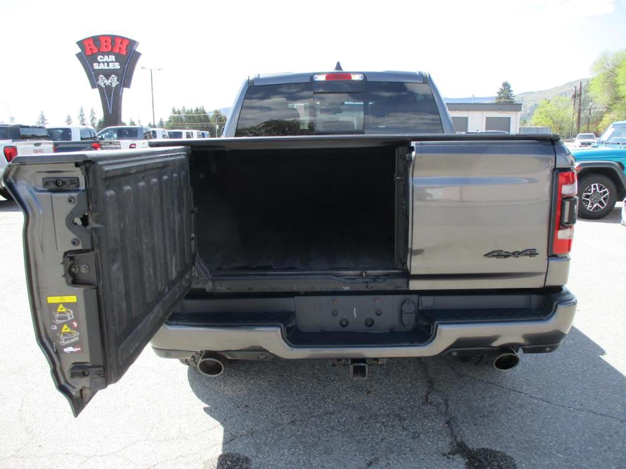 2020 RAM 1500 LARAMIE CREW CAB 4X4 - Photo #9