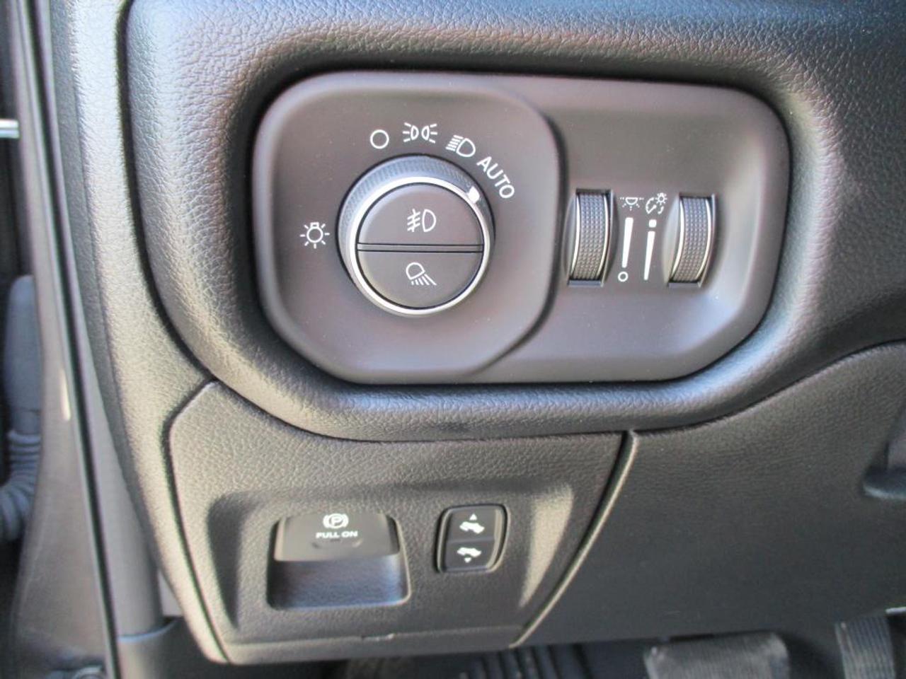 2020 RAM 1500 LARAMIE CREW CAB 4X4 - Photo #11