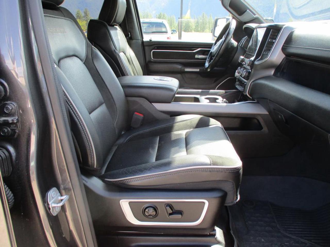 2020 RAM 1500 LARAMIE CREW CAB 4X4 Photo