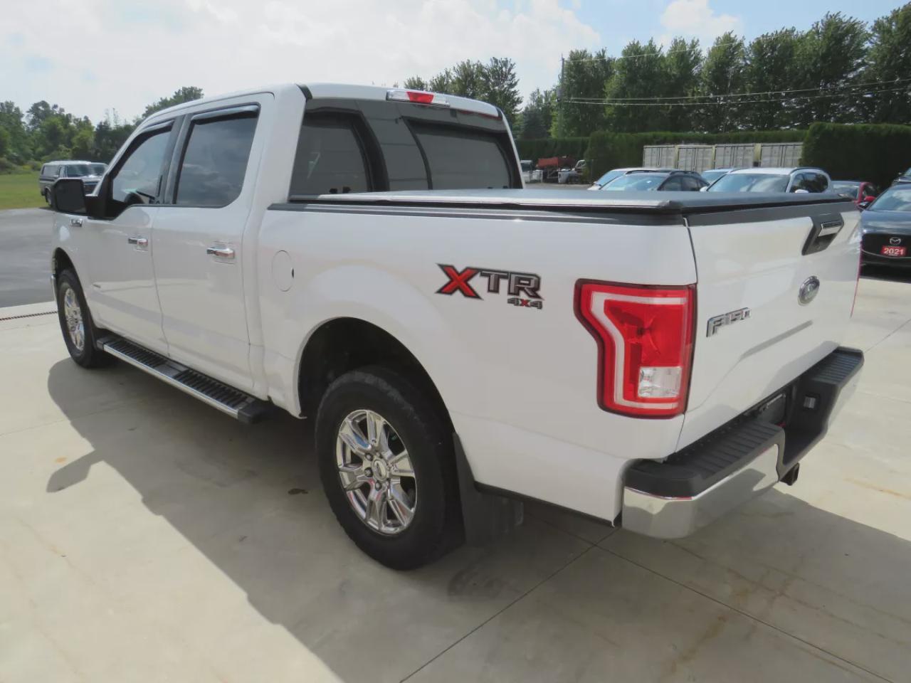 2017 Ford F-150 XLT (**CLEAN TITLE/NO ACCIDENTS!!**SAFETY/CERTIFIED!!**RUNNING BOARDS**TONNEAU COVER**TRAILER HITCH**BUG DEFLECTOR**ALLOY RIMS**REVERSE CRUISE CONTROL**BLUETOOTH**) Photo2