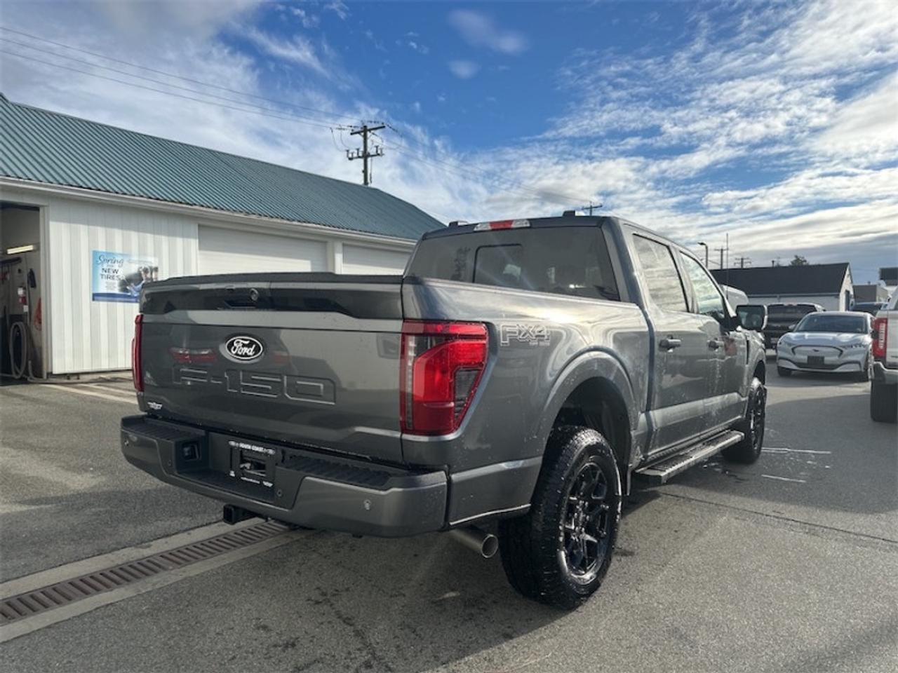 2025 Ford F-150 XLT Photo4