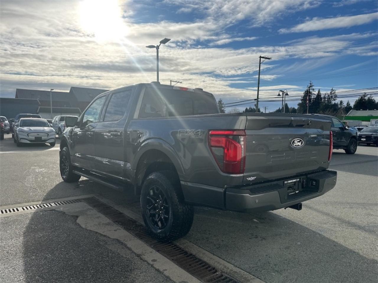 2025 Ford F-150 XLT Photo2