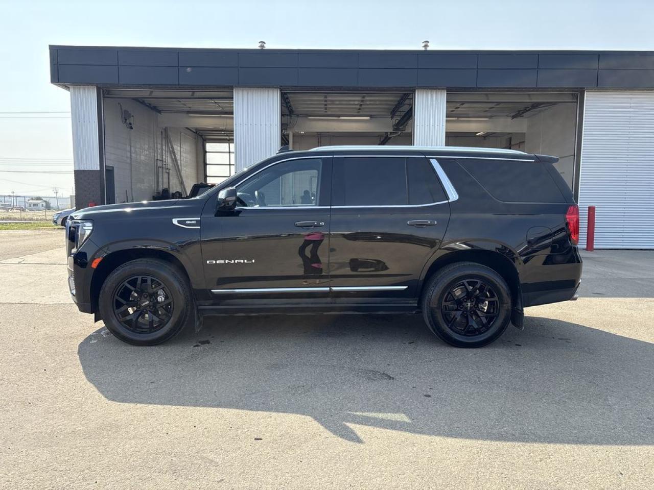 2023 GMC Yukon Denali Photo5