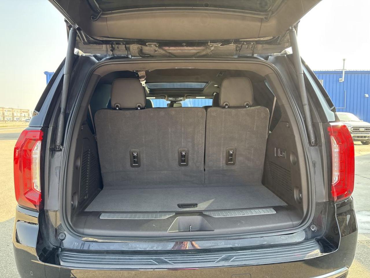 2023 GMC Yukon Denali Photo5