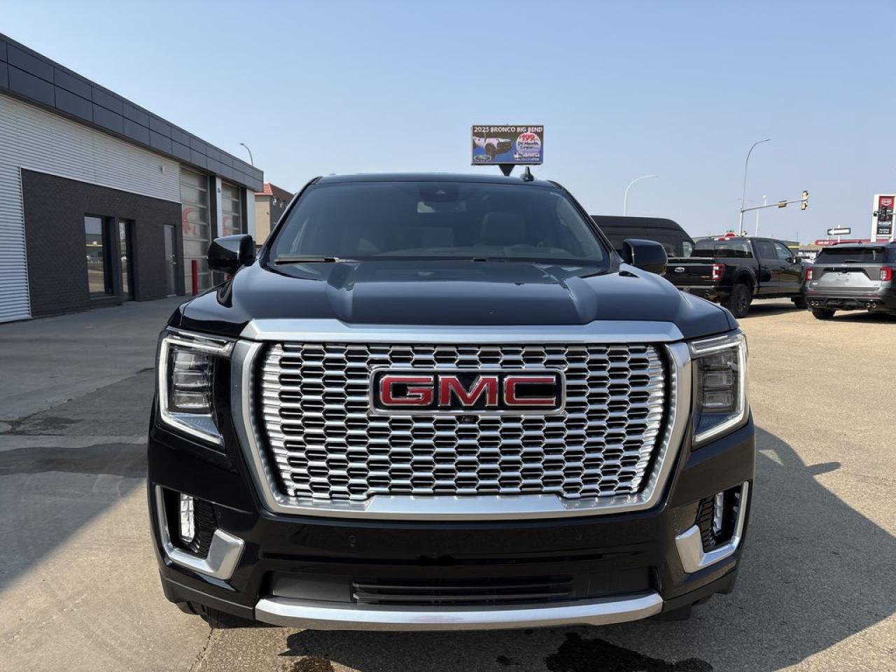 2023 GMC Yukon Denali Photo5