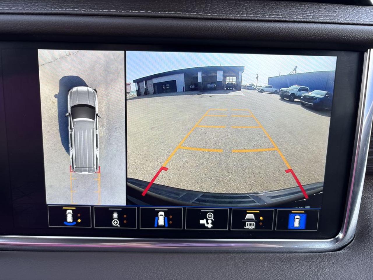 2023 GMC Yukon Denali Photo5