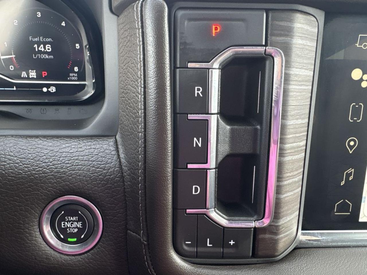 2023 GMC Yukon Denali Photo5