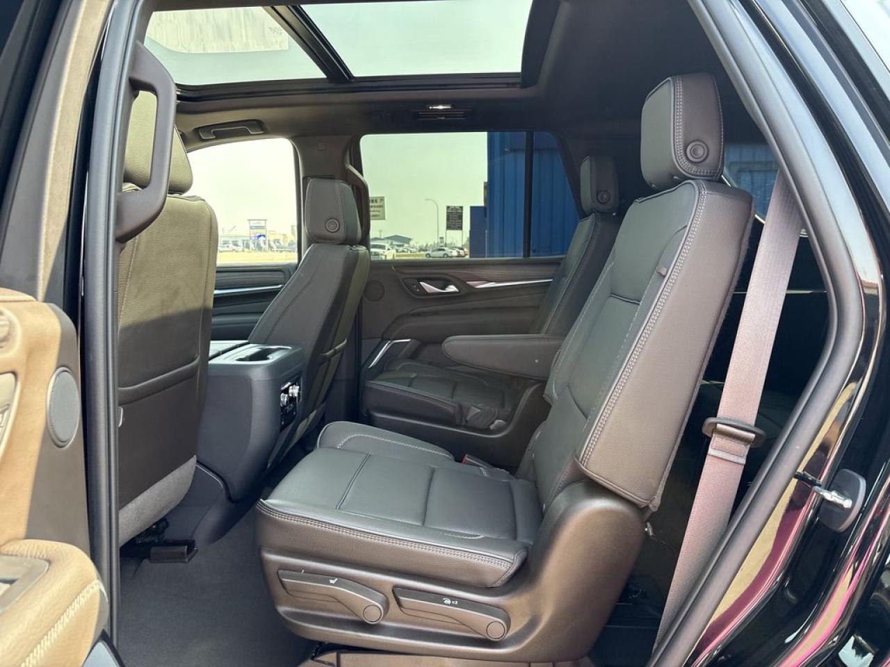 2023 GMC Yukon Denali Photo5