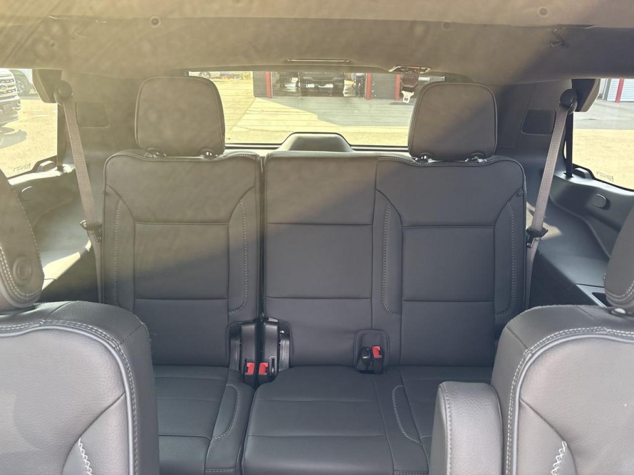 2023 GMC Yukon Denali Photo5