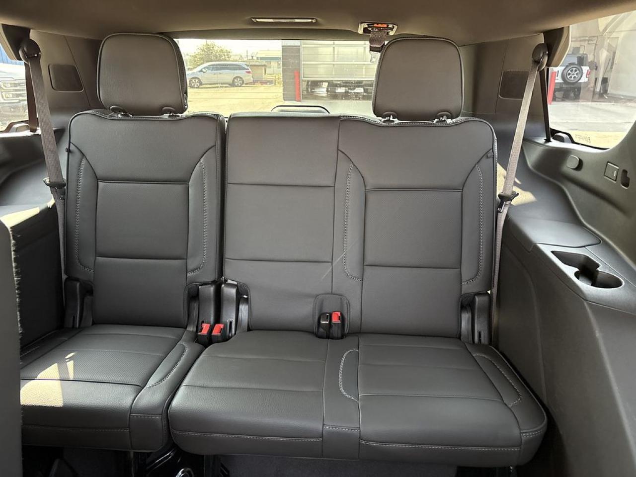 2023 GMC Yukon Denali Photo5