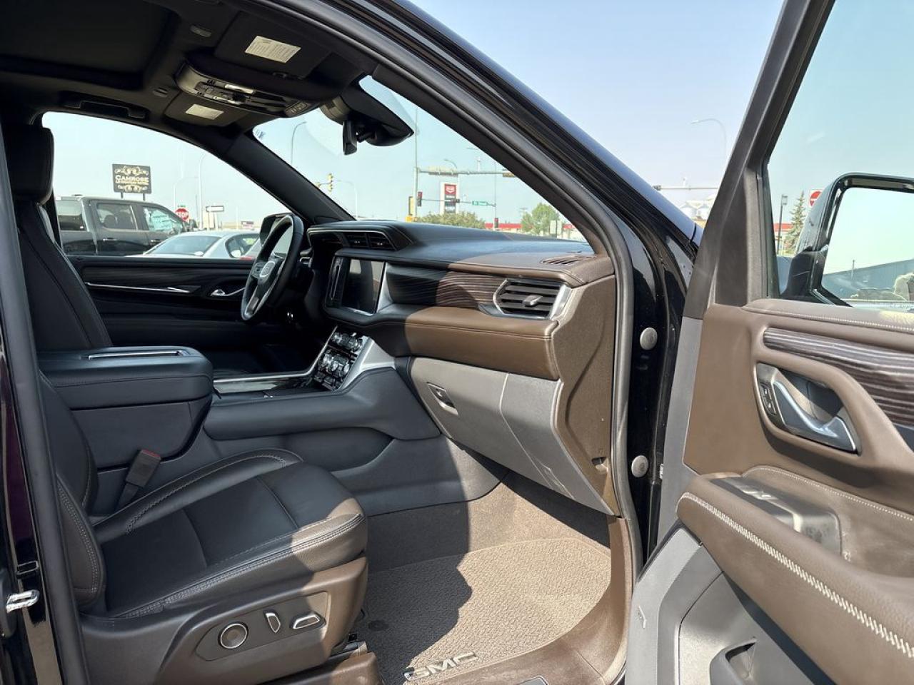 2023 GMC Yukon Denali Photo5