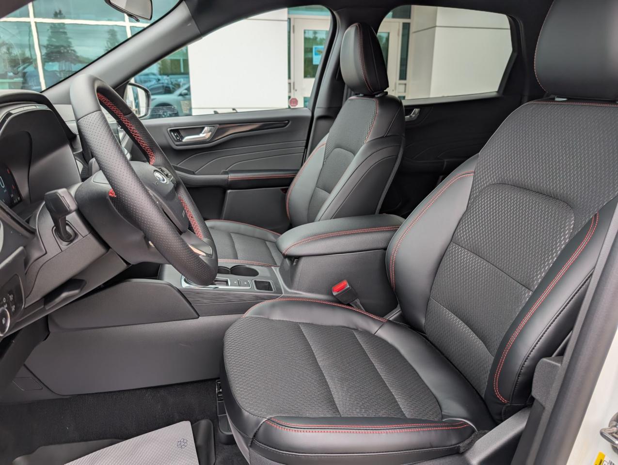 2025 Ford Escape ST-Line Select Photo5