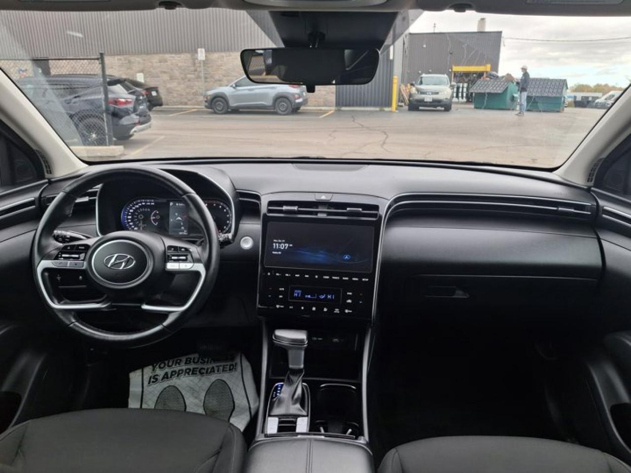 2024 Hyundai Tucson Preferred AWD | Navi | Heated Seats + Steering | Keyless Entry | Remote Start | and More ! Photo