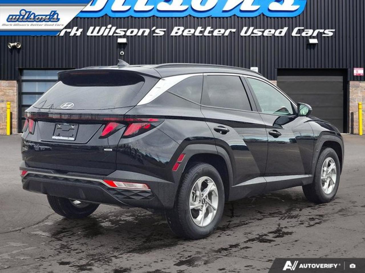 2024 Hyundai Tucson Preferred AWD | Navi | Heated Seats + Steering | Keyless Entry | Remote Start | and More ! Photo