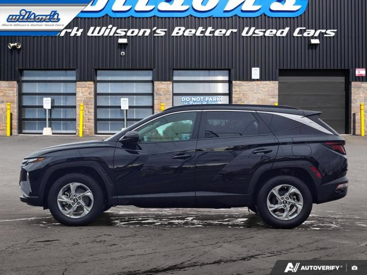 2024 Hyundai Tucson Preferred AWD | Navi | Heated Seats + Steering | Keyless Entry | Remote Start | and More ! Photo