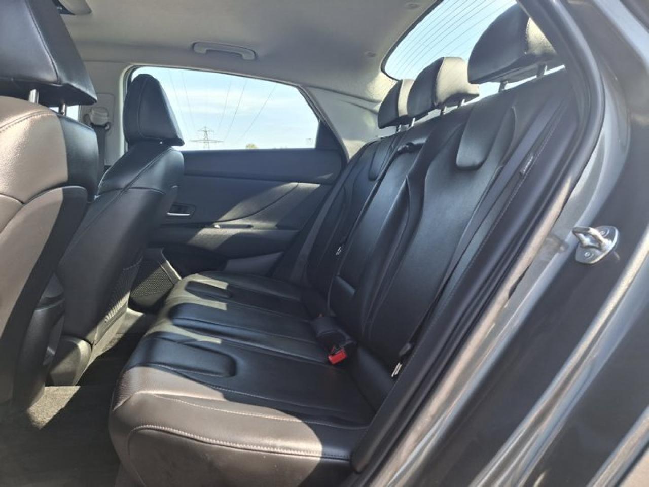 2025 Hyundai Elantra Luxury | Leather | Sunroof | Nav | Adaptive Cruise | CarPlay | Android Auto | and More ! Photo