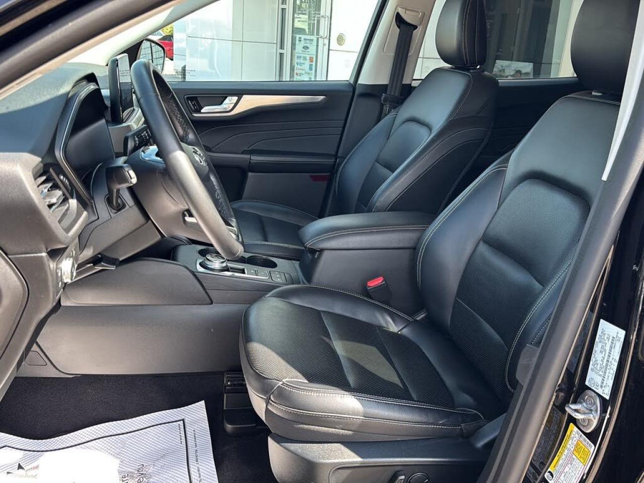 2021 Ford Escape Titanium AWD Hybrid Photo5