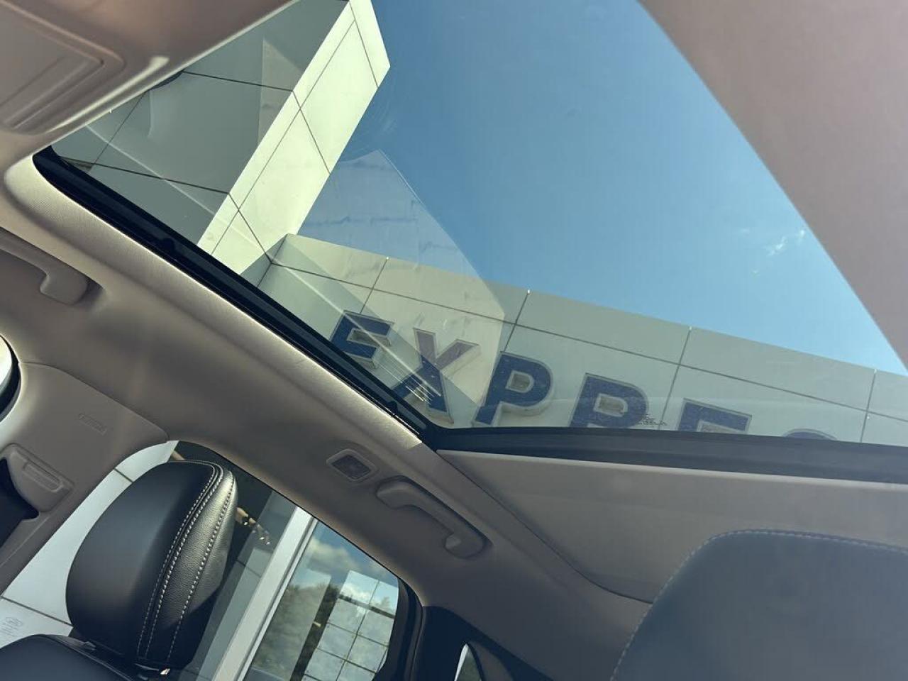 2021 Ford Escape Titanium AWD Hybrid Photo5