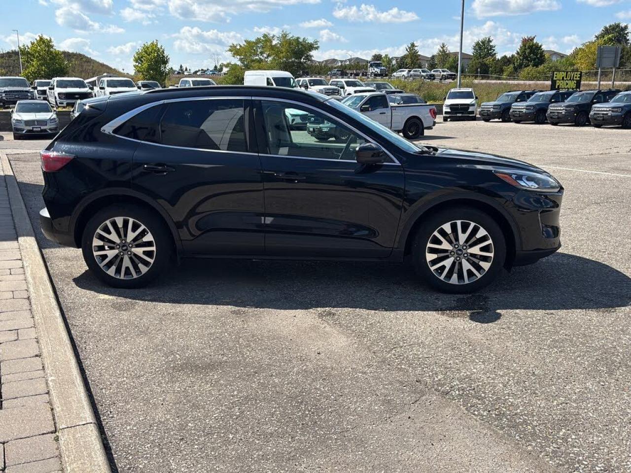 2021 Ford Escape Titanium AWD Hybrid Photo