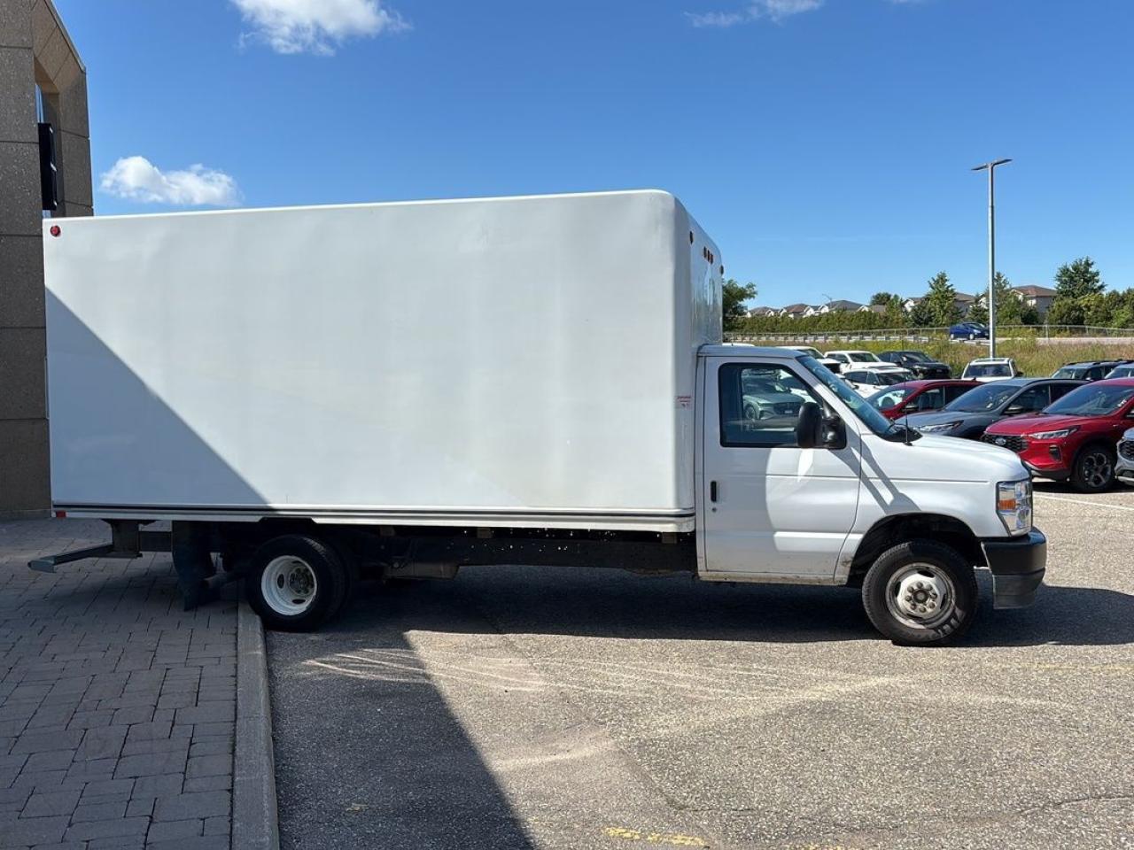 2024 Ford E-Series Cutaway 7.3L GAS ENGINE DRW, 176"WB 16' BOX! Photo5