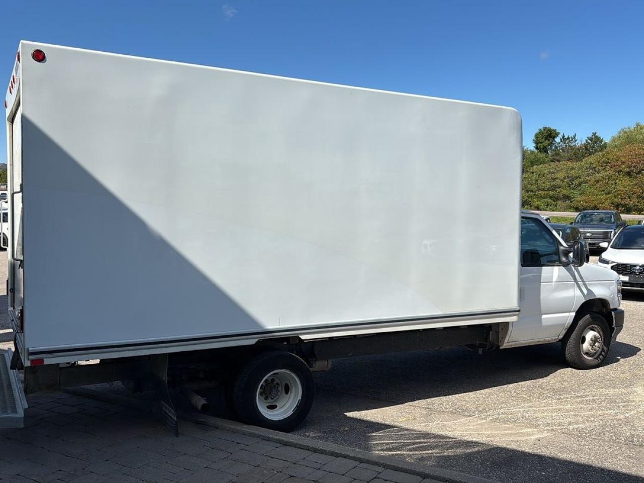 2024 Ford E-Series Cutaway 7.3L GAS ENGINE DRW, 176"WB 16' BOX! Photo