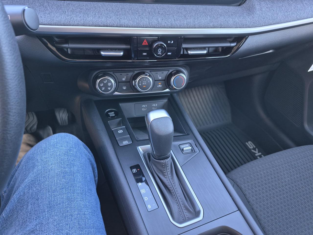 2026 Nissan Kicks S Photo23