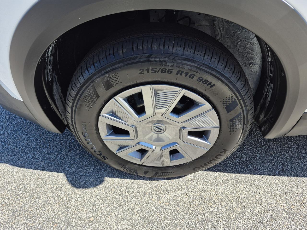 2026 Nissan Kicks S Photo26