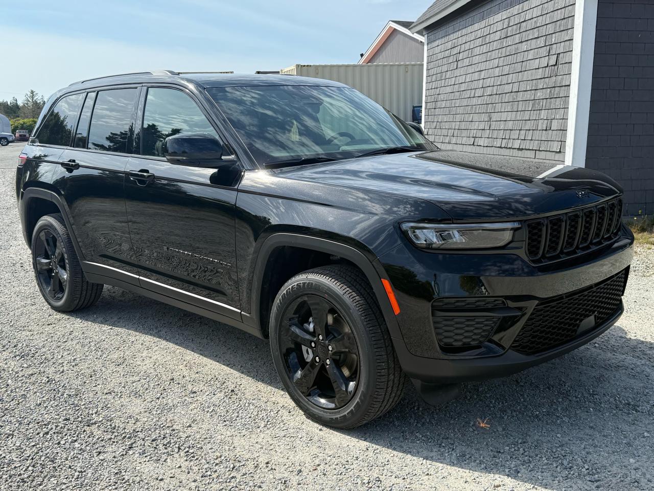 2025 Jeep Grand Cherokee ALTITUDE 4X4 Photo3