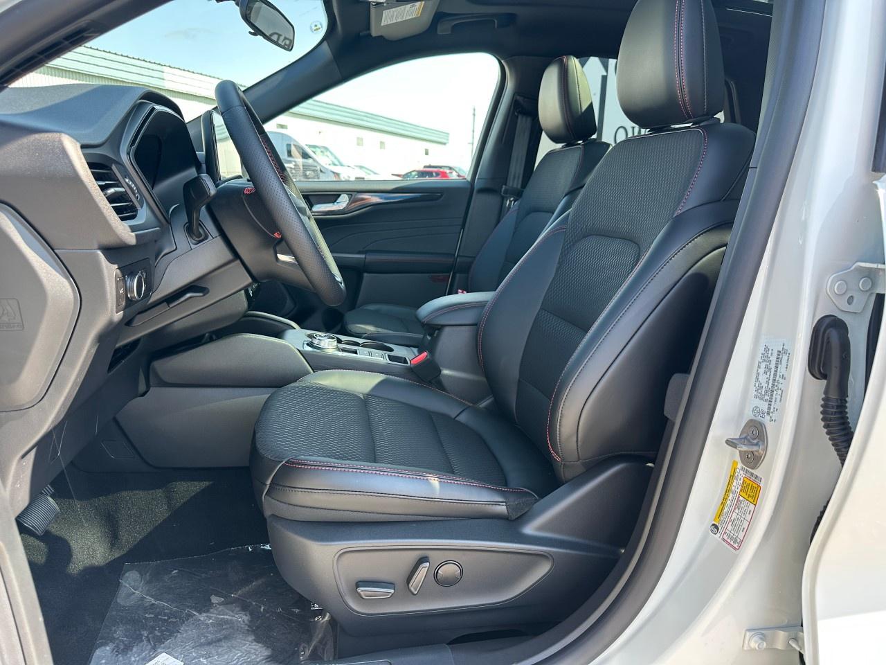 2025 Ford Escape ST-Line AWD Photo