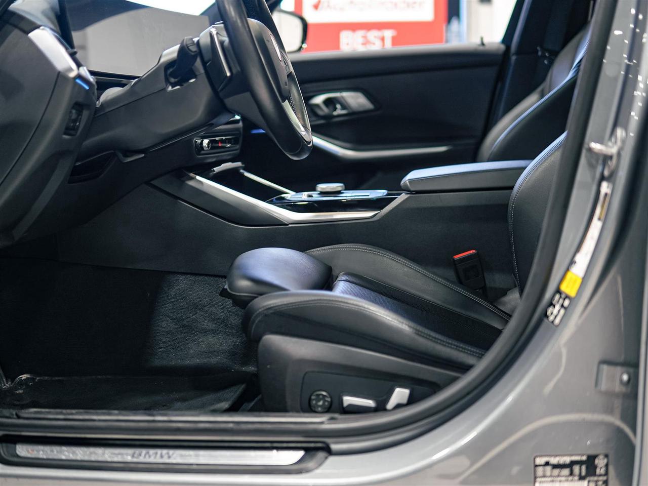 2023 BMW 330xi X DRIVE | NAV | NO ACCIDENTS | 7 BMW SERV REC Photo