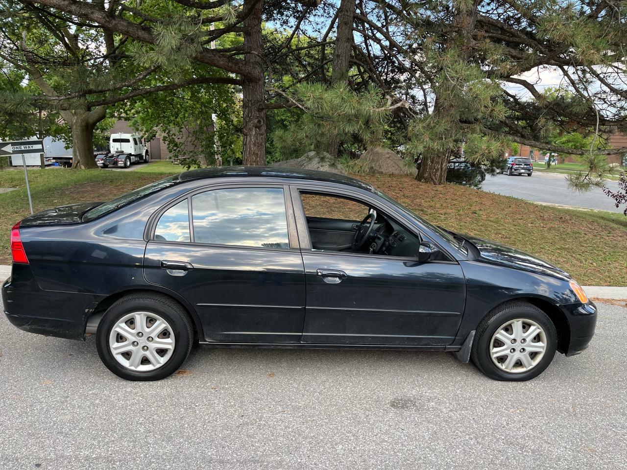 2003 Honda Civic DX - Photo #2