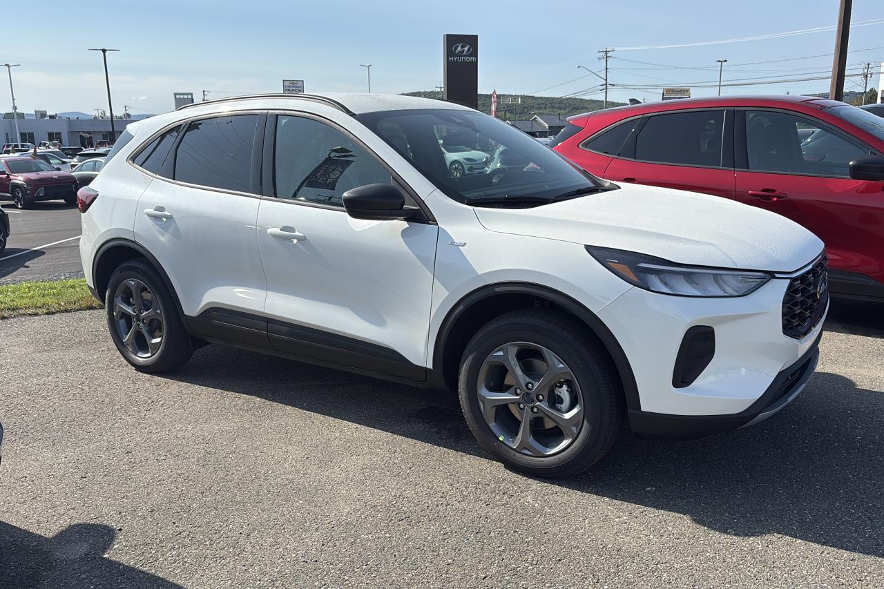 2025 Ford Escape ST-Line Photo1