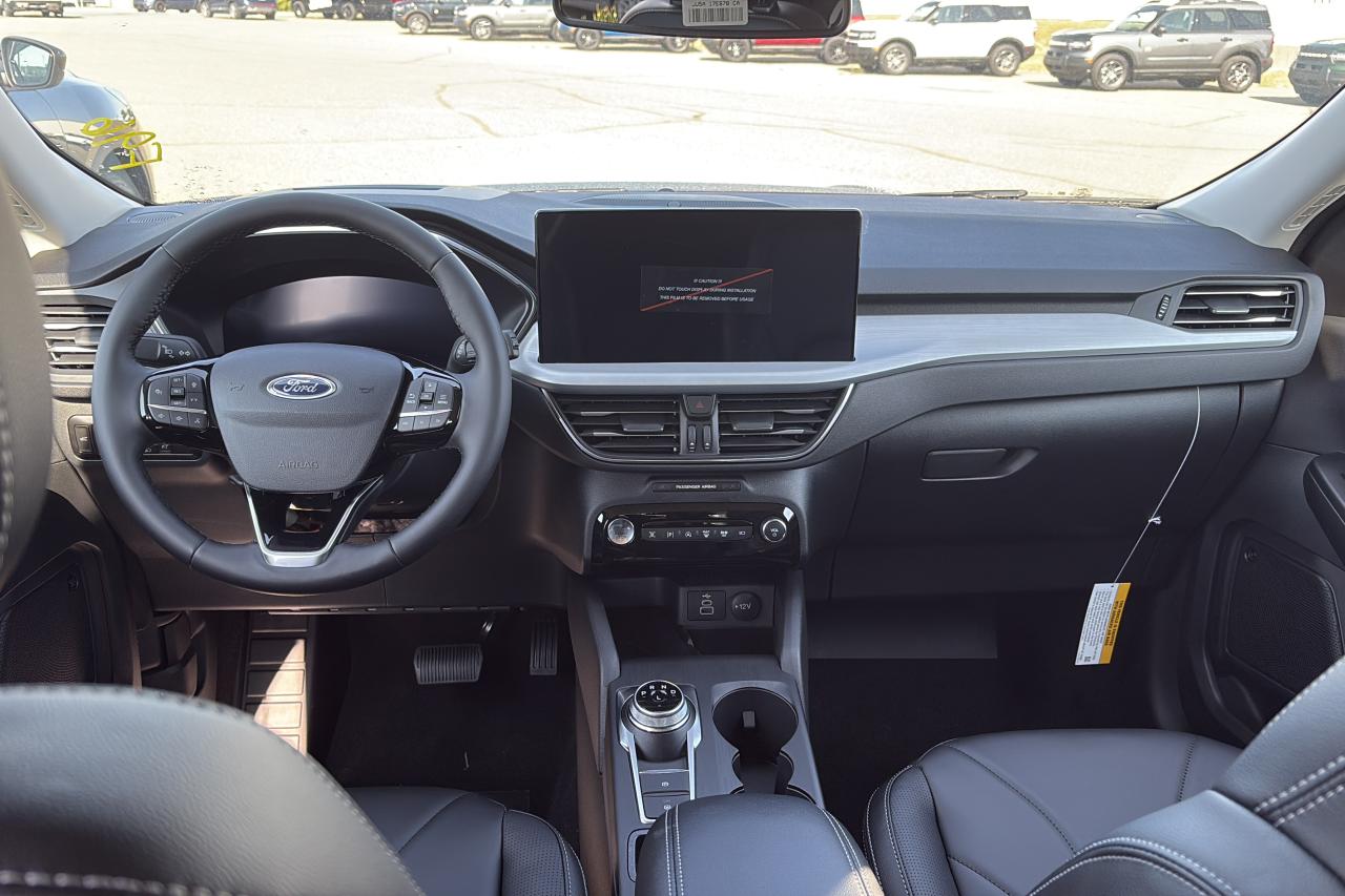 2025 Ford Escape Platinum Photo5