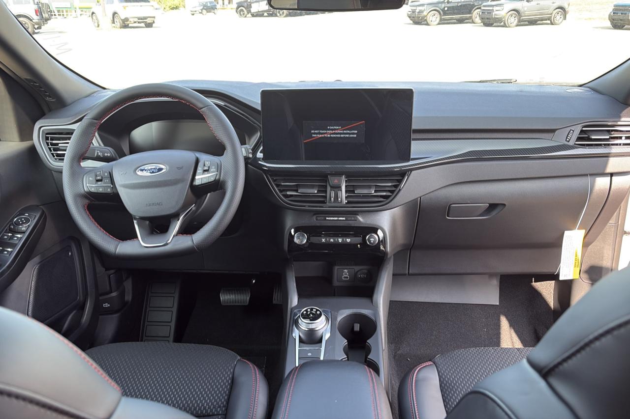 2025 Ford Escape ST-Line Photo5