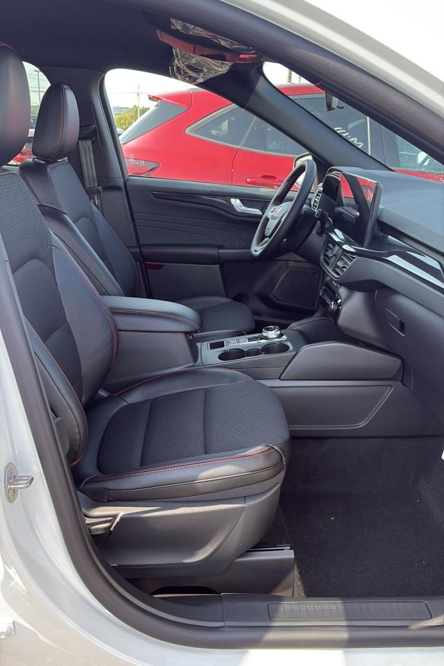 2025 Ford Escape ST-Line Photo3
