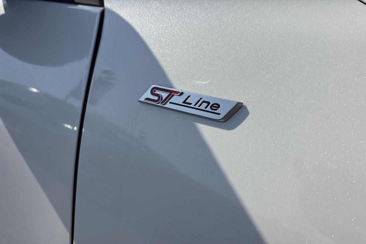 2025 Ford Escape ST-Line Photo5