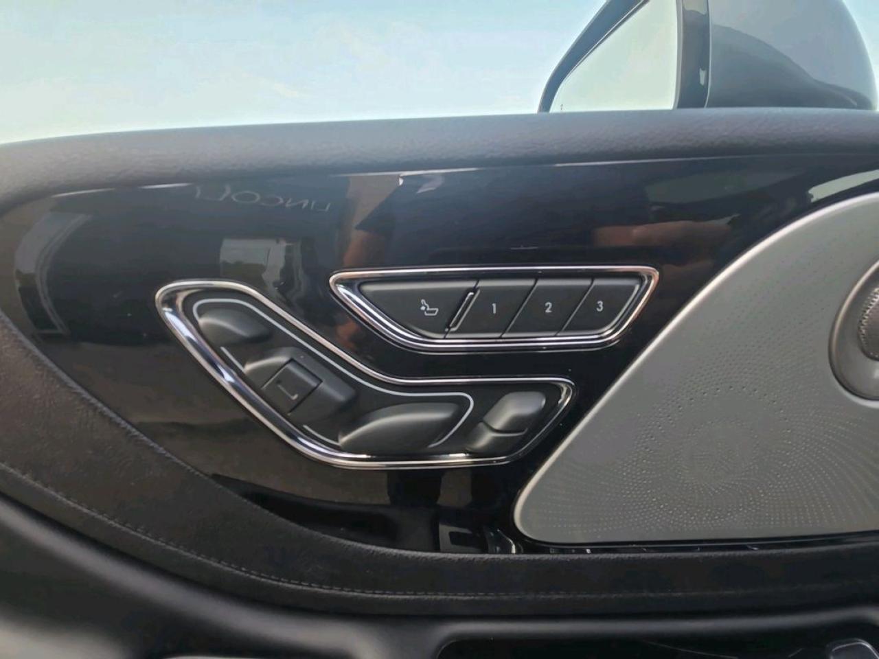 2022 Lincoln Aviator RESERVE, 3L ECOBOOST! 22" RIMS, 201A PACKAGE! Photo