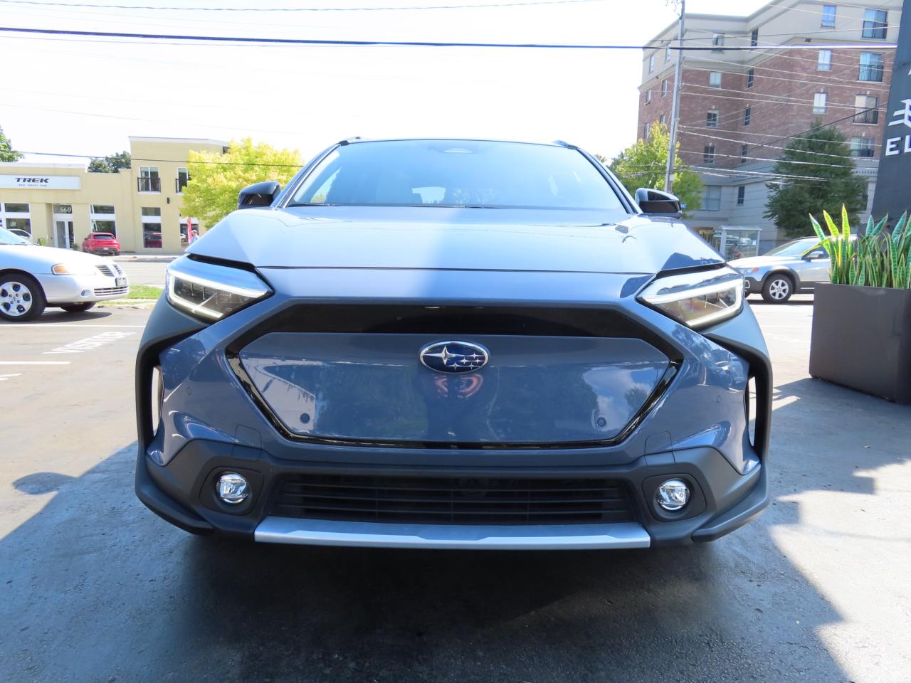 2023 Subaru Solterra W/LUXURY PACKAGE AWD - LEATHER - LOW KMS !! Photo