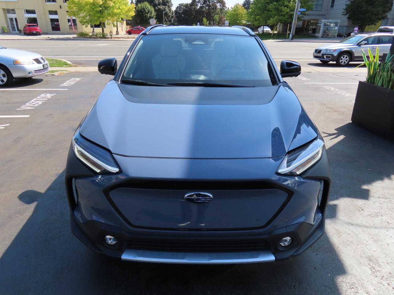 2023 Subaru Solterra W/LUXURY PACKAGE AWD - LEATHER - LOW KMS !! Photo