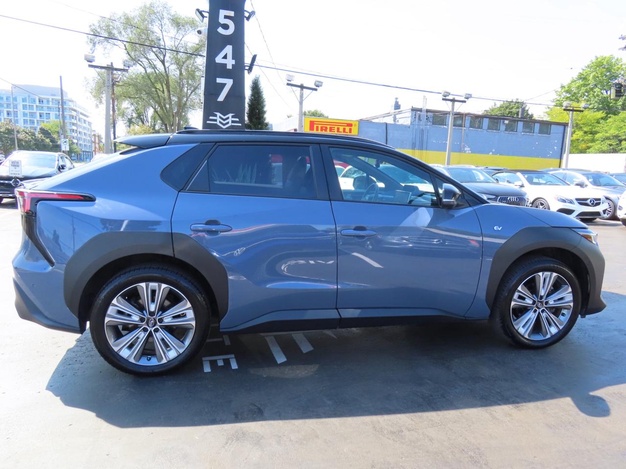 2023 Subaru Solterra W/LUXURY PACKAGE AWD - LEATHER - LOW KMS !! Photo