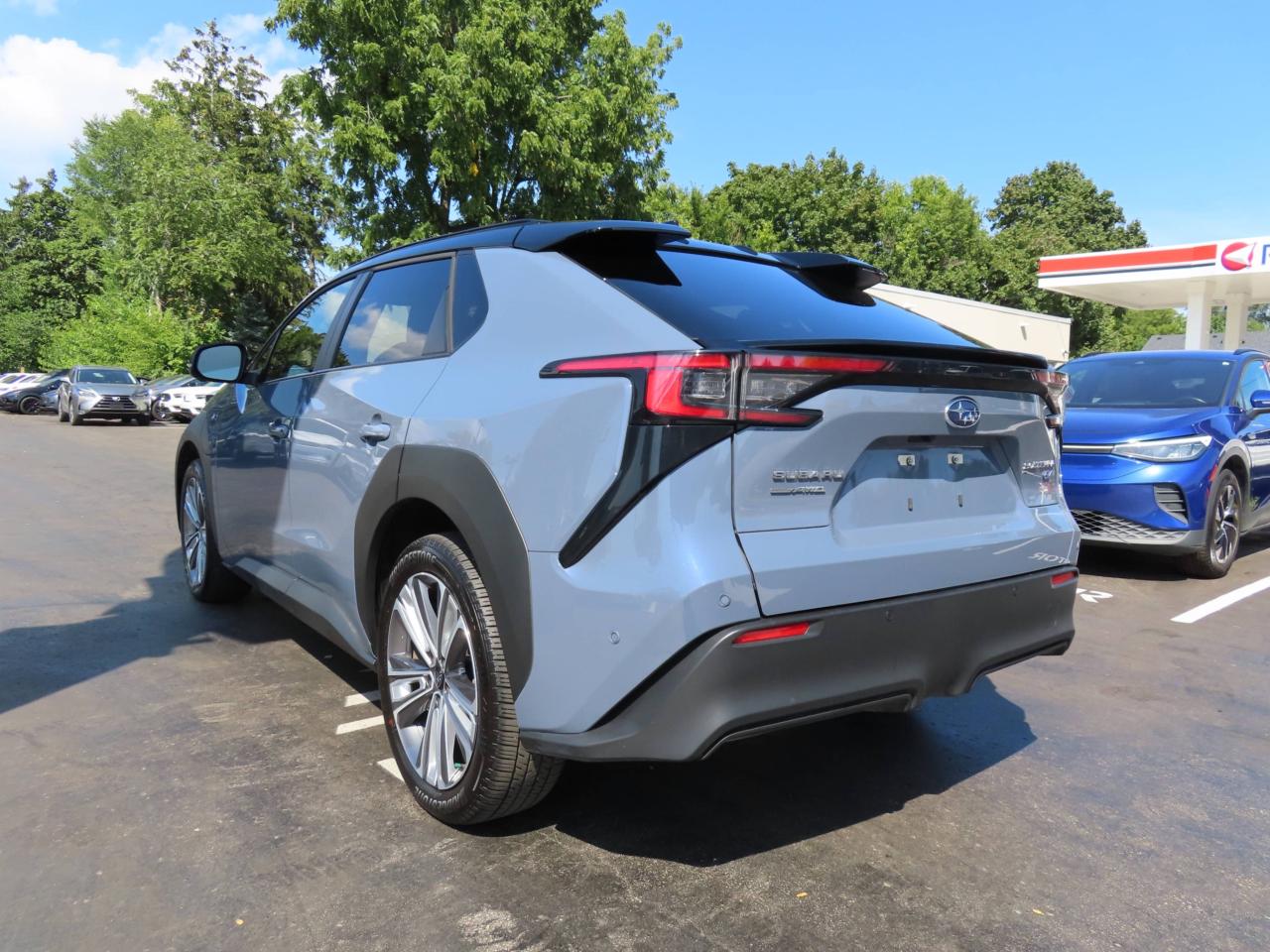 2023 Subaru Solterra W/LUXURY PACKAGE AWD - LEATHER - LOW KMS !! Photo