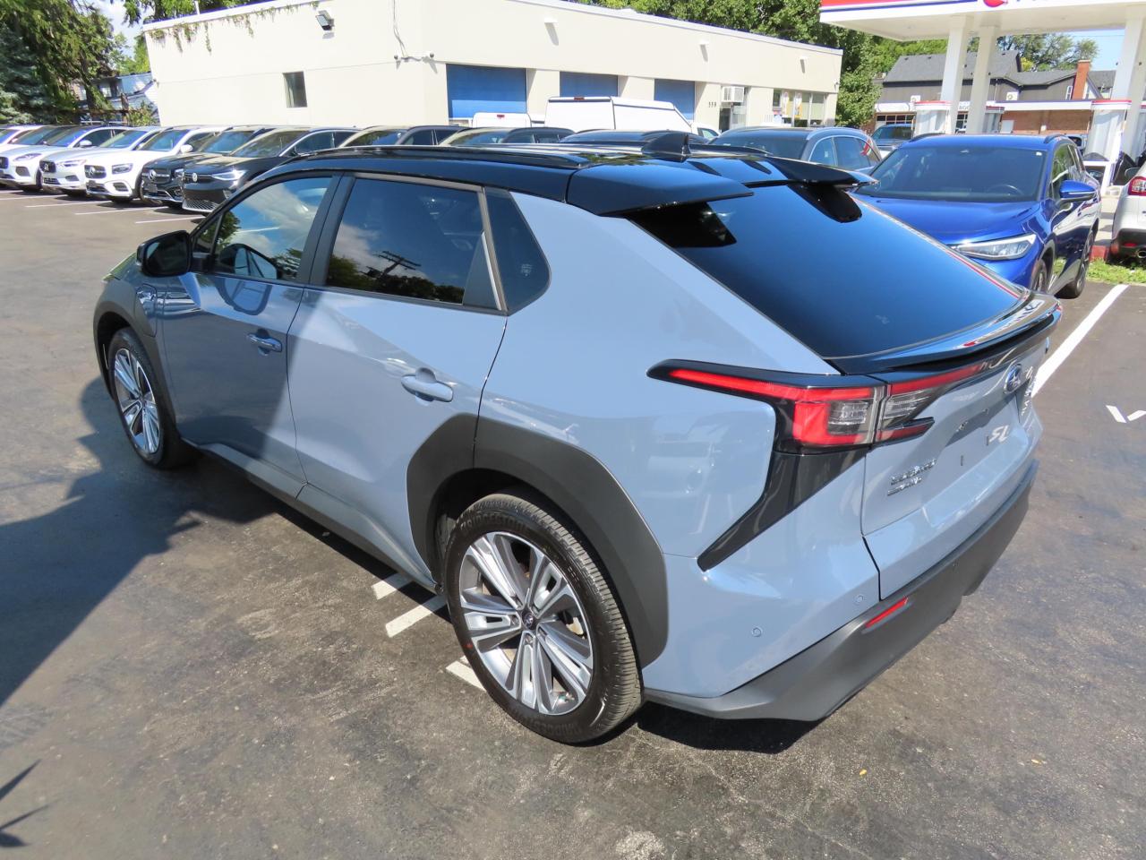 2023 Subaru Solterra W/LUXURY PACKAGE AWD - LEATHER - LOW KMS !! Photo