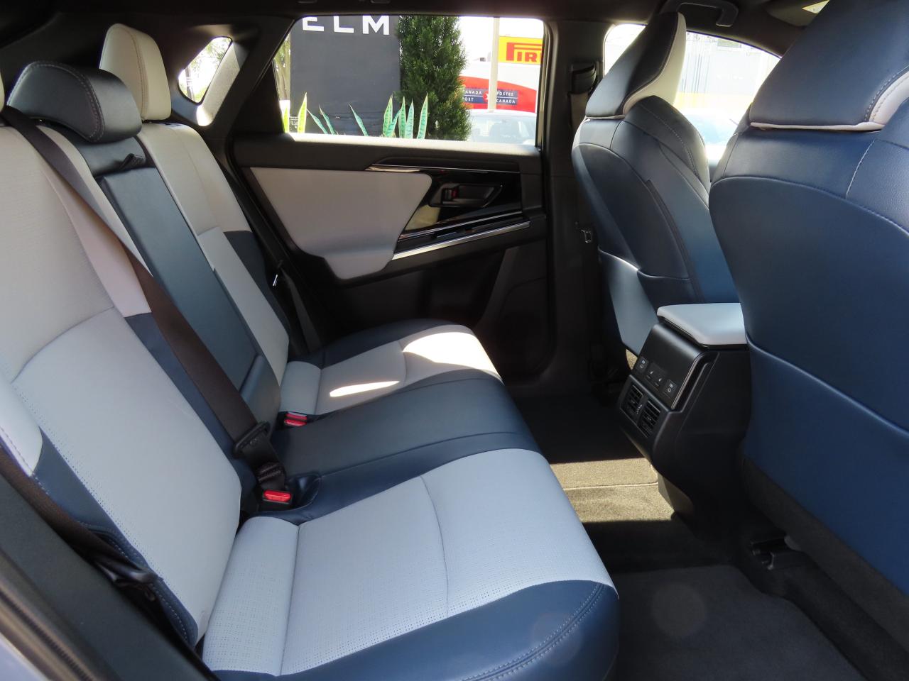 2023 Subaru Solterra W/LUXURY PACKAGE AWD - LEATHER - LOW KMS !! Photo