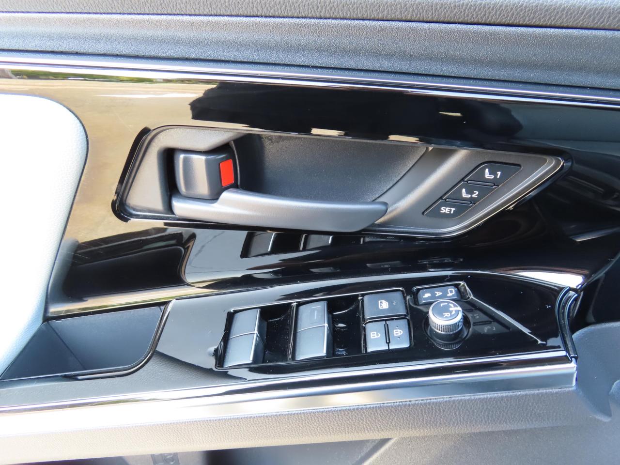 2023 Subaru Solterra W/LUXURY PACKAGE AWD - LEATHER - LOW KMS !! Photo