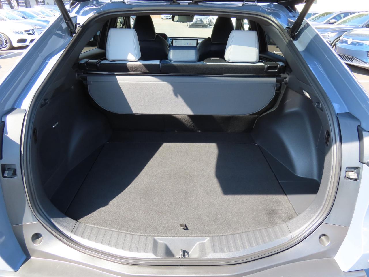 2023 Subaru Solterra W/LUXURY PACKAGE AWD - LEATHER - LOW KMS !! Photo