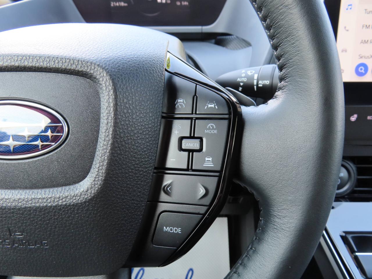 2023 Subaru Solterra W/LUXURY PACKAGE AWD - LEATHER - LOW KMS !! Photo